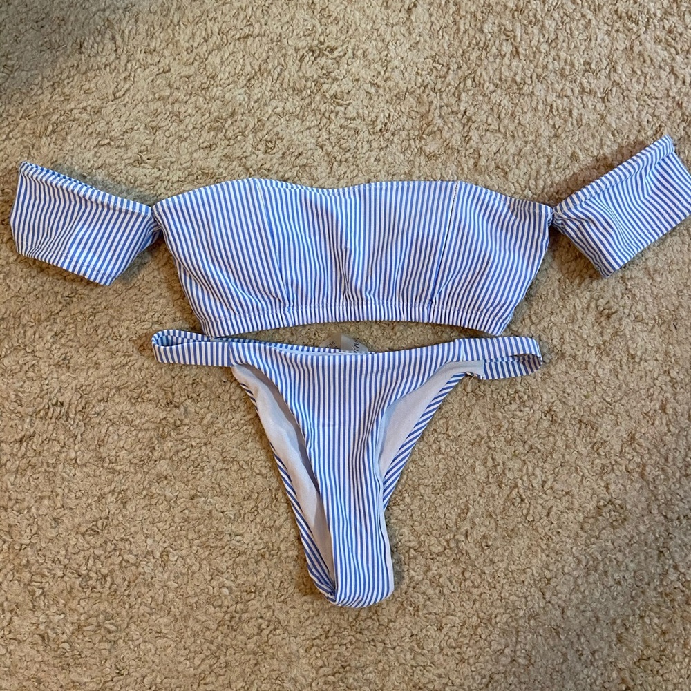 🌴 off shoulder swimsuit